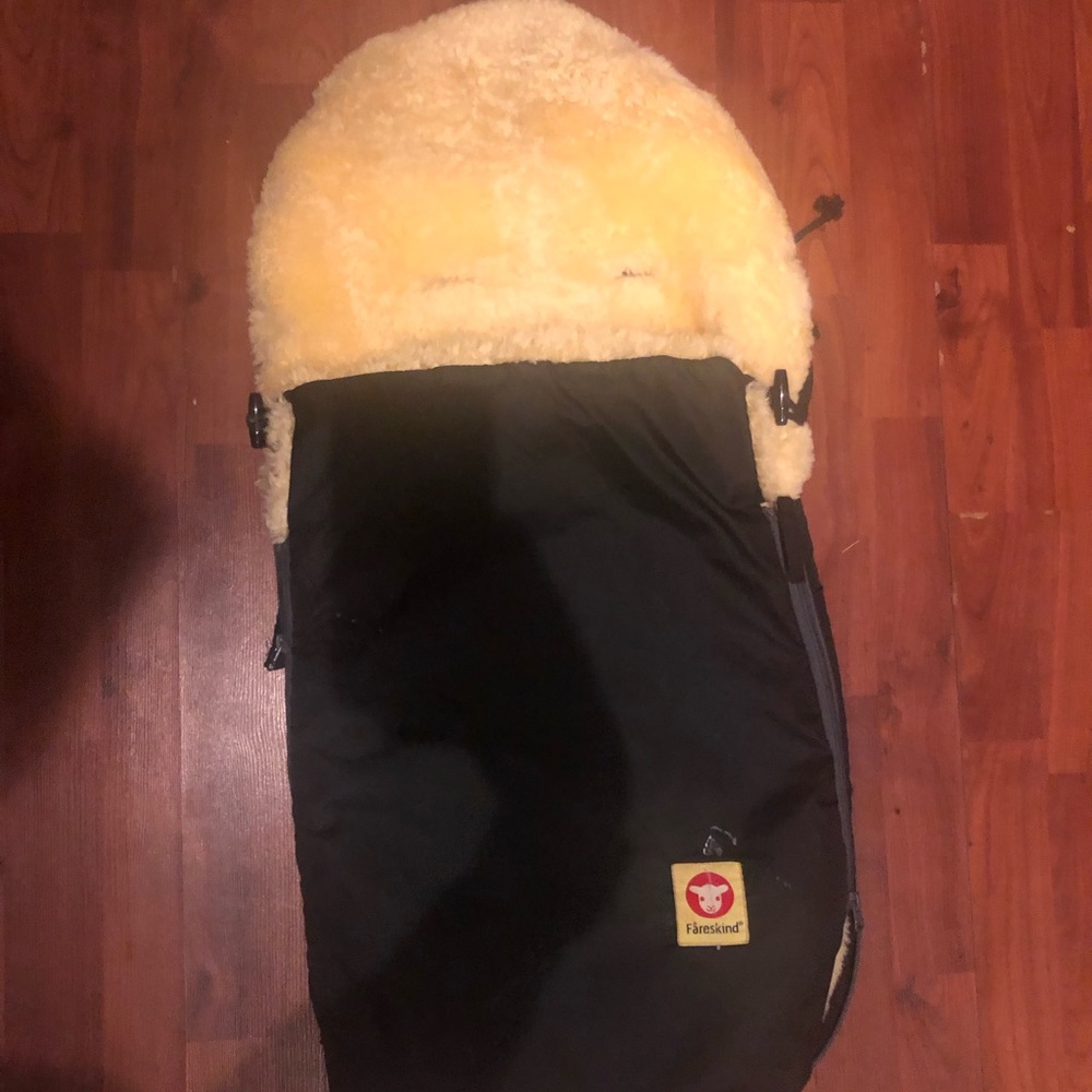 Fareskind Sheepskin bunting